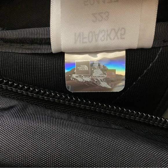 The North Face Generator Backpack School Bag TNF Black BRAND NEW WITH TAGS! - Picture 8 of 14